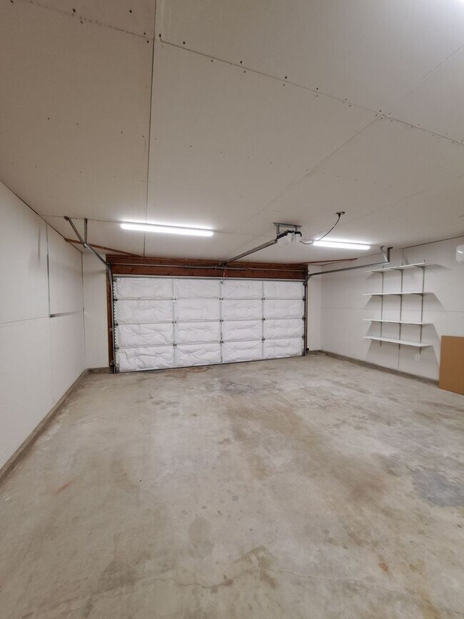 Building Photo - Single-Level Clovis Home with 3 Bedrooms, ...