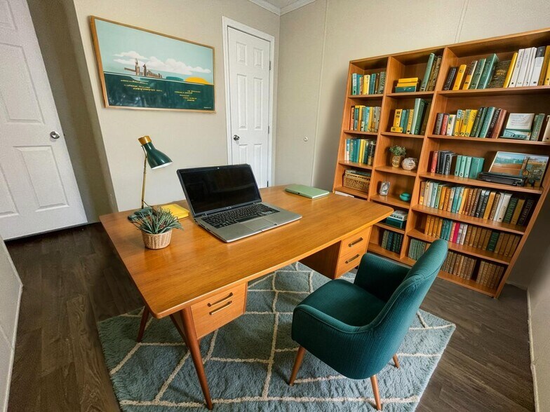 Building Photo - 38054 Versailles St