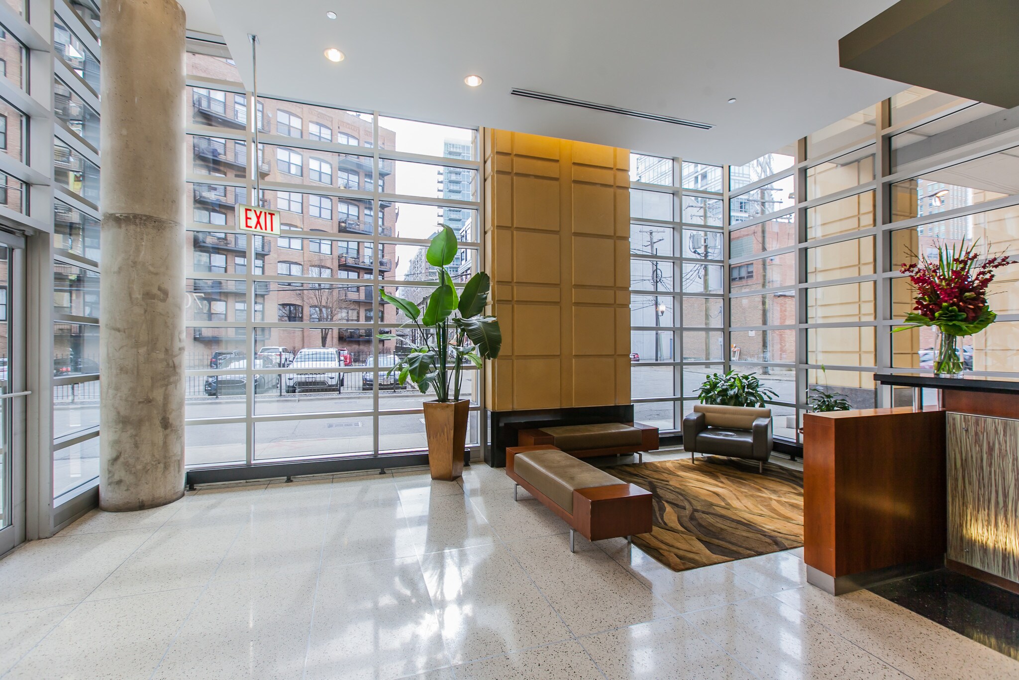 Building Lobby - 700 Larrabee N St