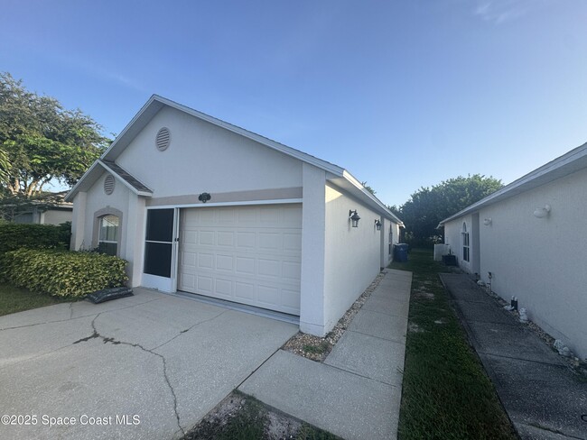 Primary Photo - 2129 Redwood Cir