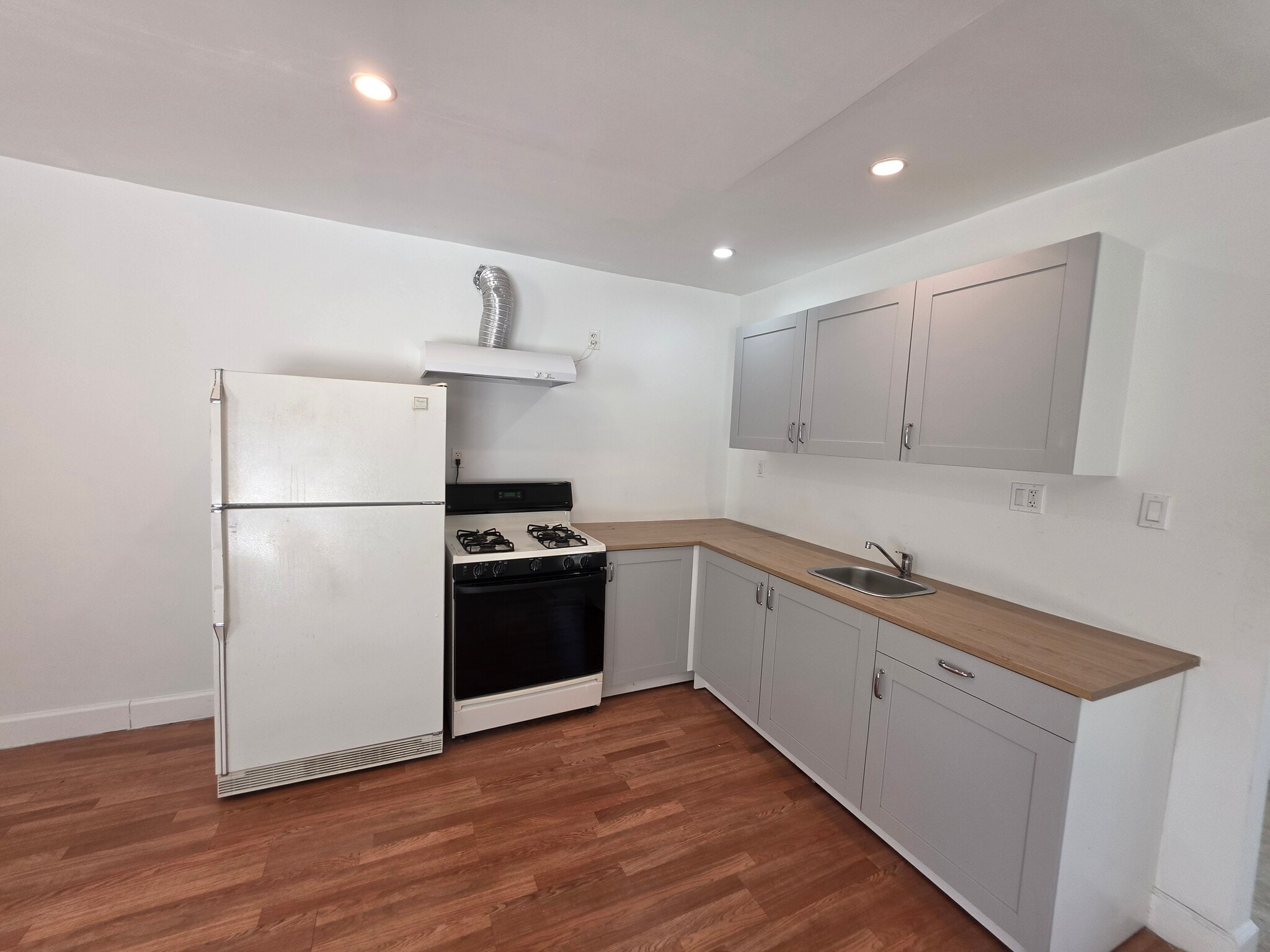 Building Photo - 10533 Nassau Ave