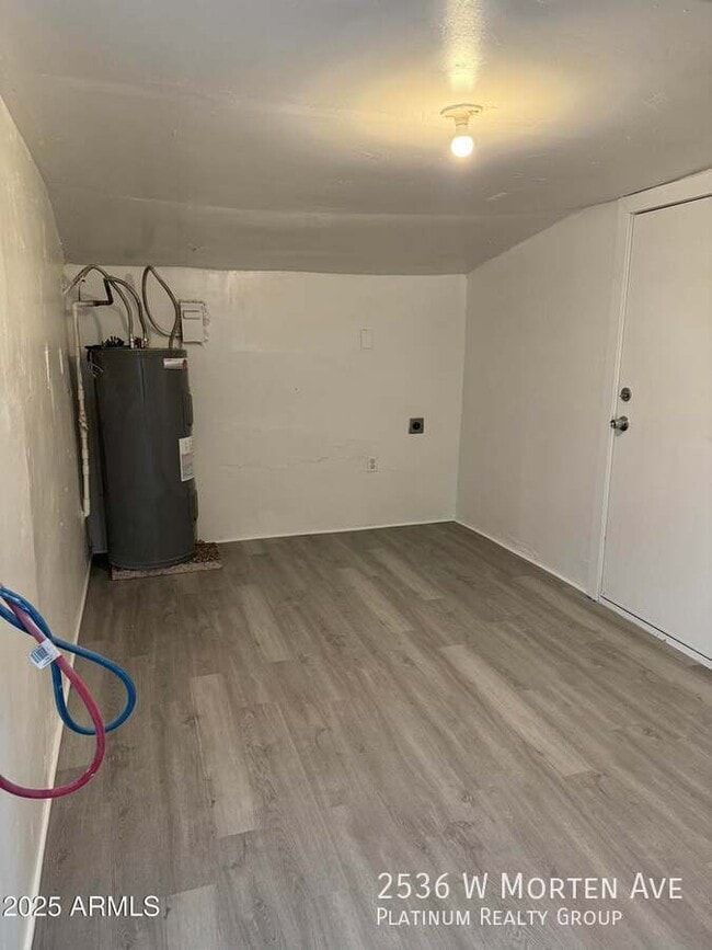 Building Photo - 2536 W Morten Ave