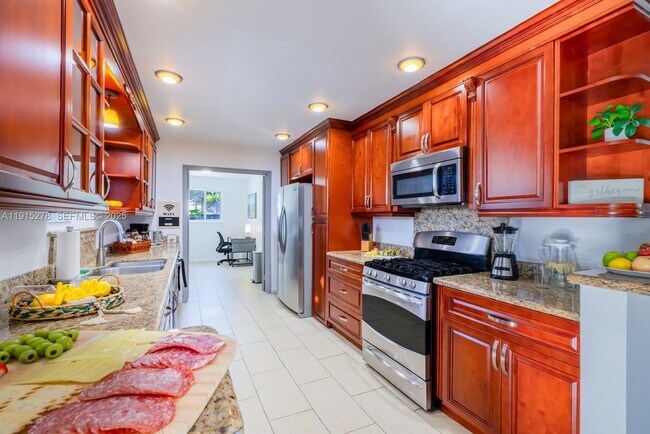 Building Photo - 312 N Luna Ct