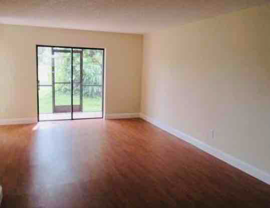 Building Photo - 880 NE 207th Terrace