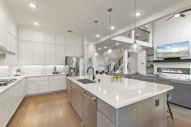 Building Photo - 17366 Camillia Trails