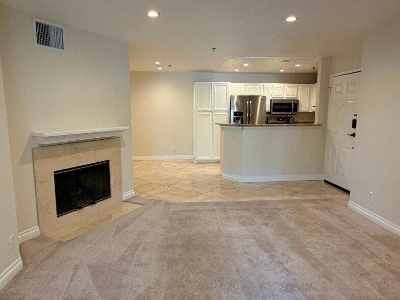 Building Photo - 653 Oak Run Trl