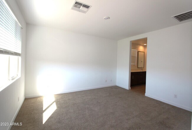 Building Photo - 12463 W Kaler Dr