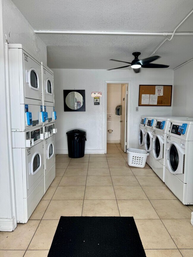 Building Photo - Bayshore Condo