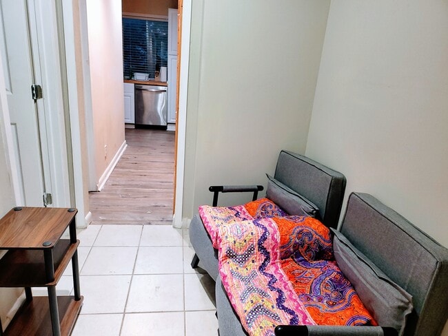 Building Photo - Woodland V B.Up