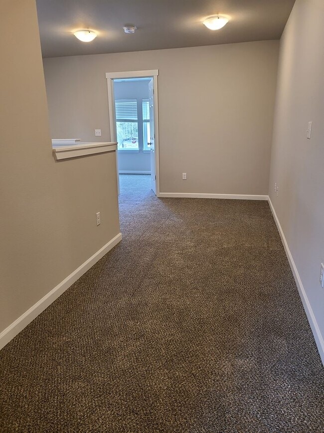 Building Photo - Yelm Creek Estates, 4 Bedroom, 2.75 Bathroom with Den