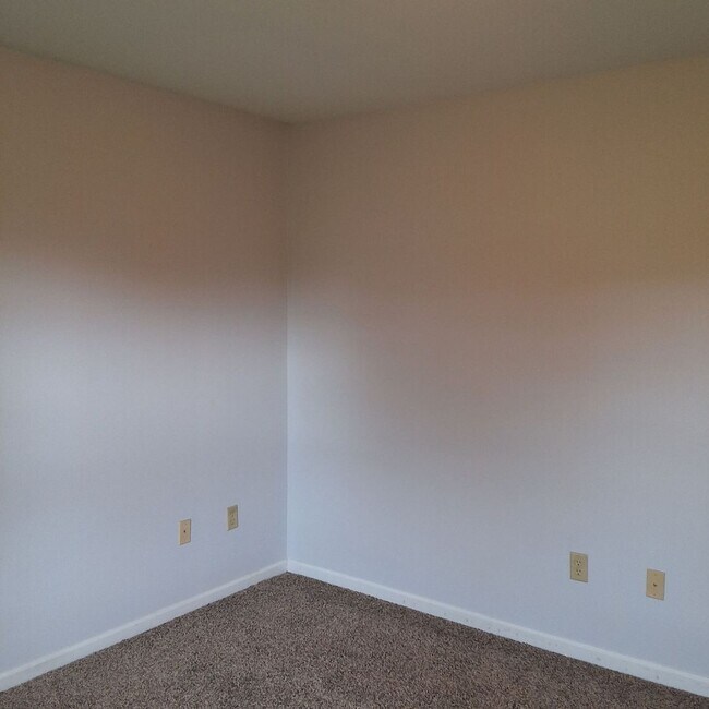 Building Photo - 2911 Miamiview Ct