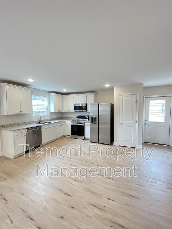 Building Photo - 307 W 42nd St