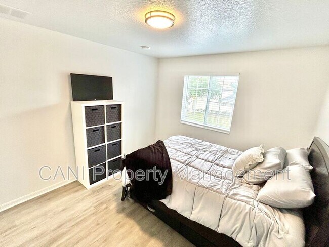 Building Photo - 1134 S Beach Cir