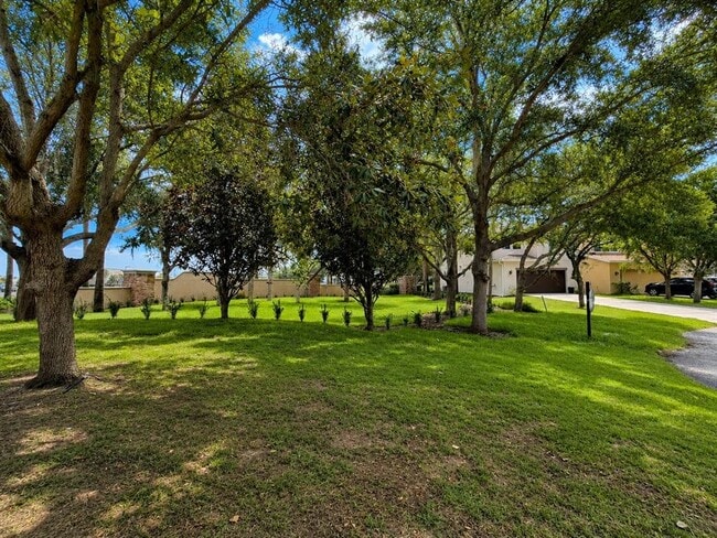 Building Photo - 11804 Silverlake Park Dr