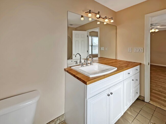 Building Photo - Charming 3 Bed, 2 Bath Home in Douglasvill...