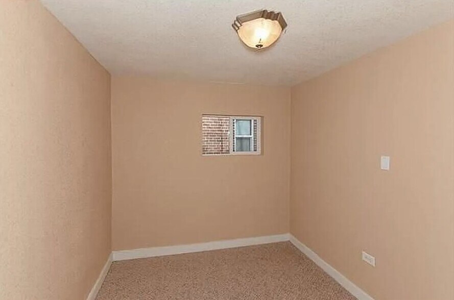 Building Photo - 2735 N Cook St