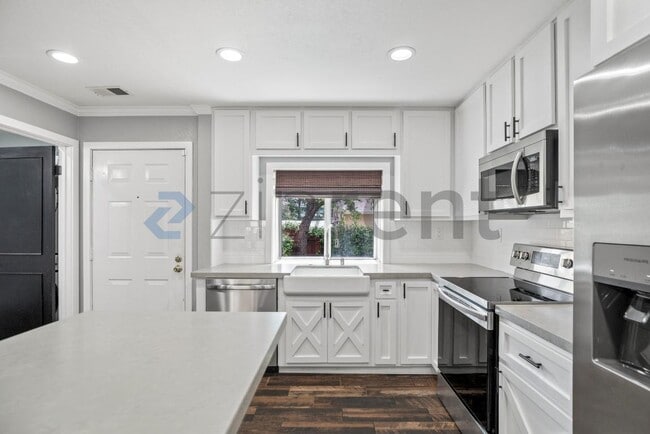 Building Photo - 5045 Hiller Ln