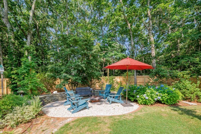 Building Photo - 1137 Springs Fireplace Rd