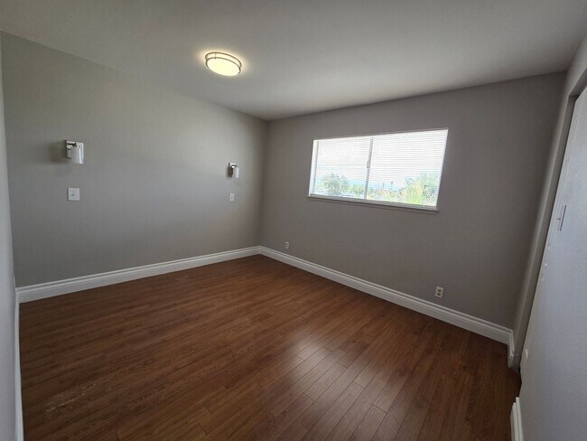 Building Photo - 560 Greenbriar Townhouse Way