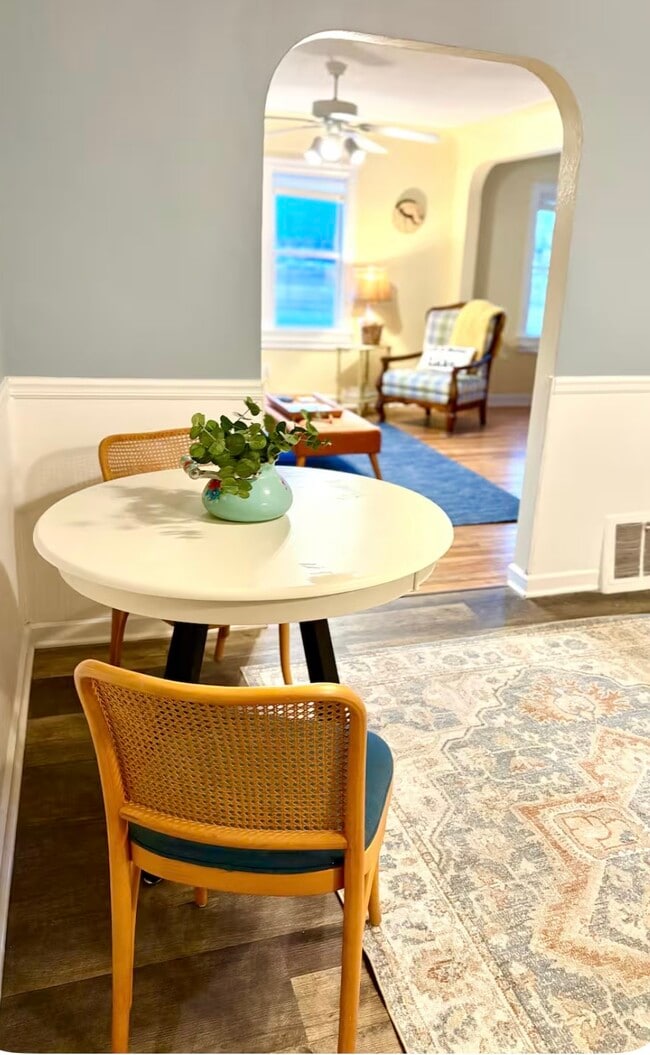 Building Photo - 236 E Carpenter Ave