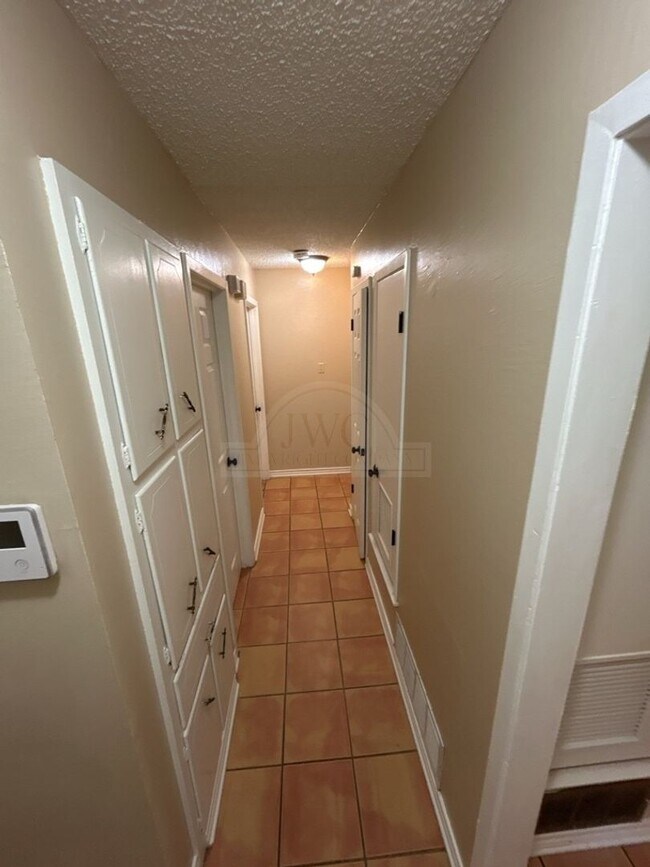 Building Photo - 3202 Brookbend Dr