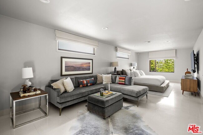 Building Photo - 2035 De Mille Dr
