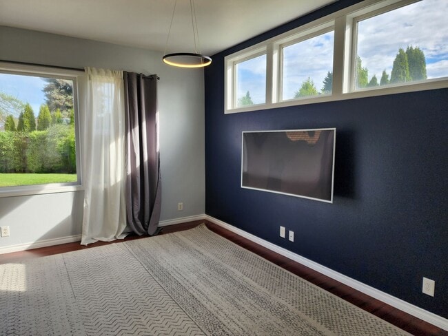 Building Photo - Stunning Regency Estates Home