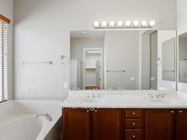 Building Photo - 3146 E Coconino Dr