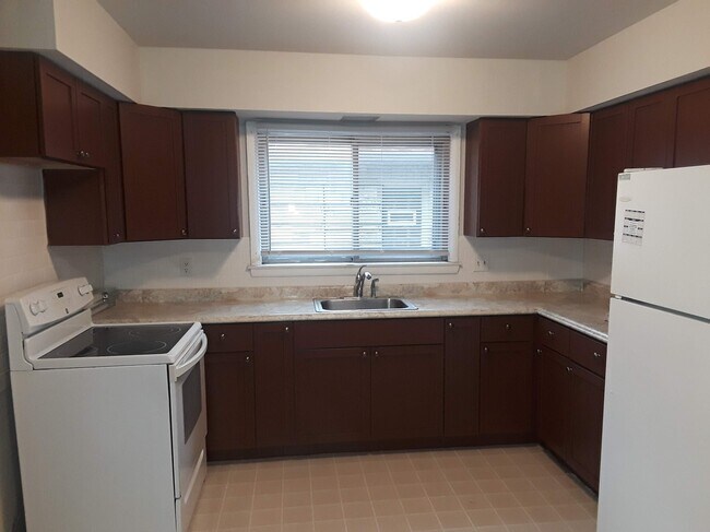Building Photo - 6631 W Villard Ave