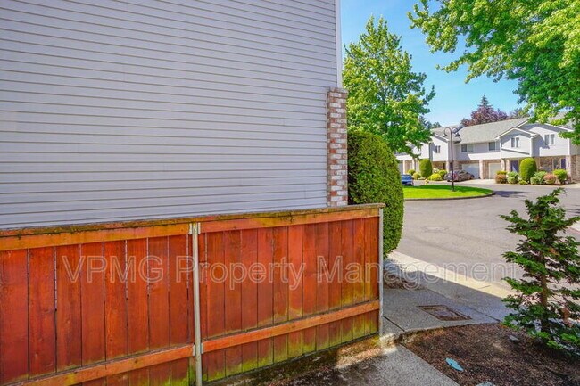 Building Photo - 5502 NE 89th Ave