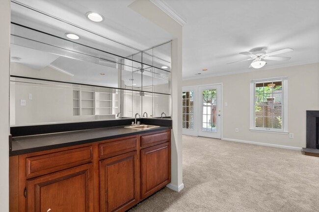 Building Photo - 3 Bed 2 Full Bath/2 Half Bath - Rockville Townhouse - Move In Ready