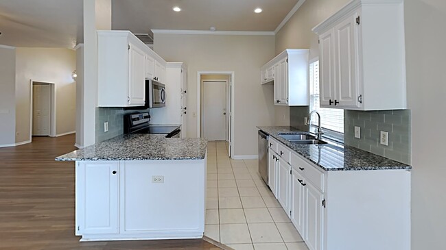 Building Photo - Fantastic 3 Bedroom 2 Bathroom Home in Moo...