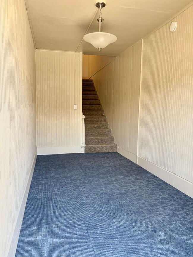 Building Photo - North Corner