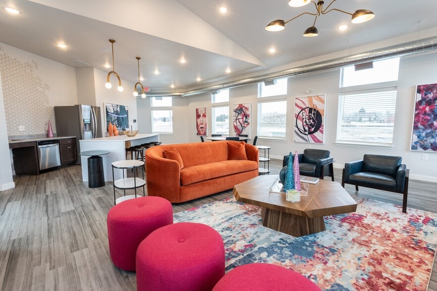 Primary Photo - The Rowe on 57th Street