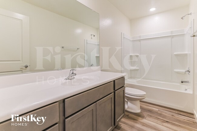 Building Photo - 1024 W 20th St