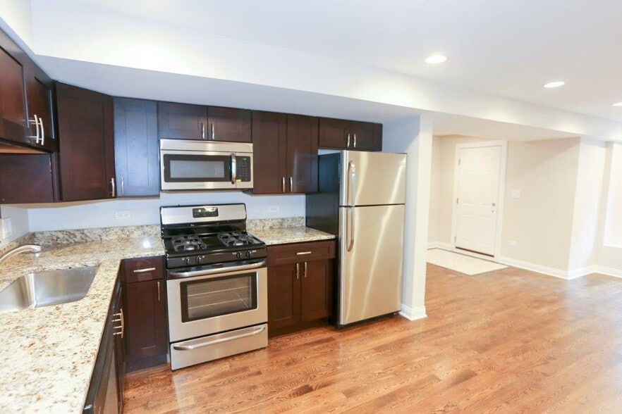 Building Photo - 1218 W Diversey Pkwy