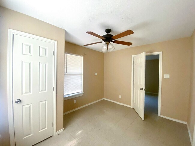 Building Photo - Adorable 2 bedroom 1 bath near Confluence ...