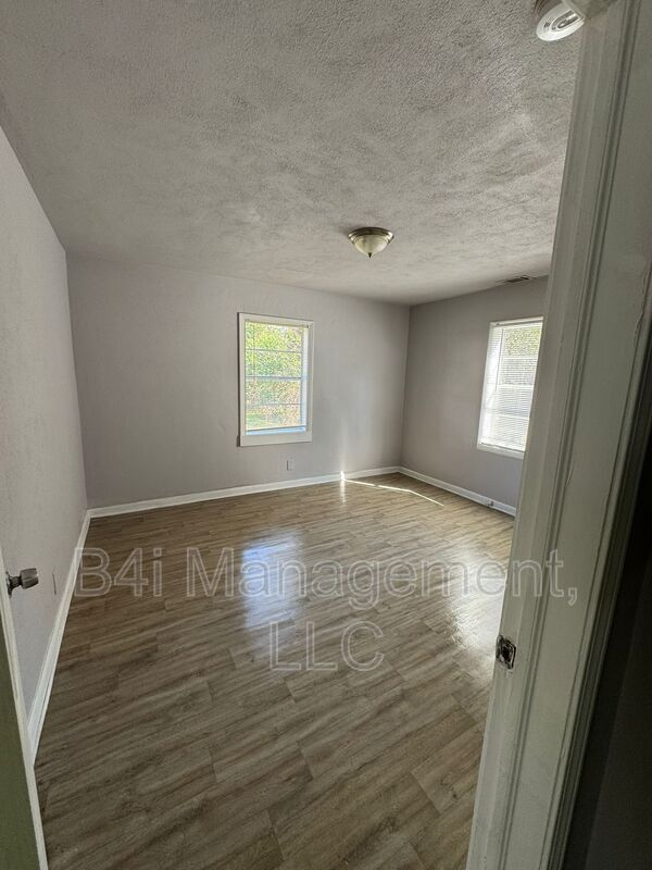 Building Photo - 2343 Huggins St