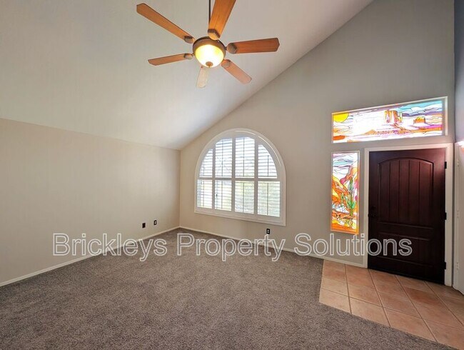 Building Photo - 2340 W Myrtle Dr