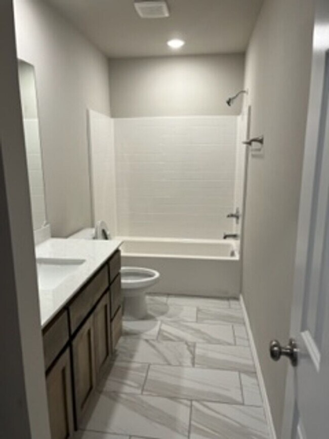 Building Photo - Beautiful New Home!