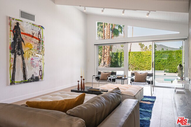 Building Photo - 922 E Anza Dr