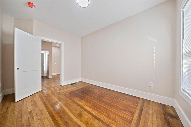 Building Photo - 140 Devon St