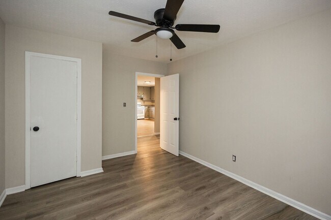 Building Photo - 1011 W Slaton Ave