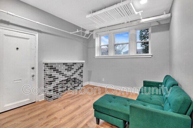 Building Photo - 2809 Main St