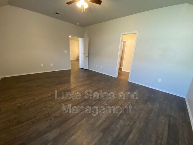 Building Photo - 2225 Mill Creek Way
