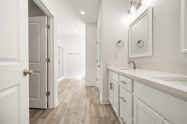 Building Photo - 4902 Kensington Ln