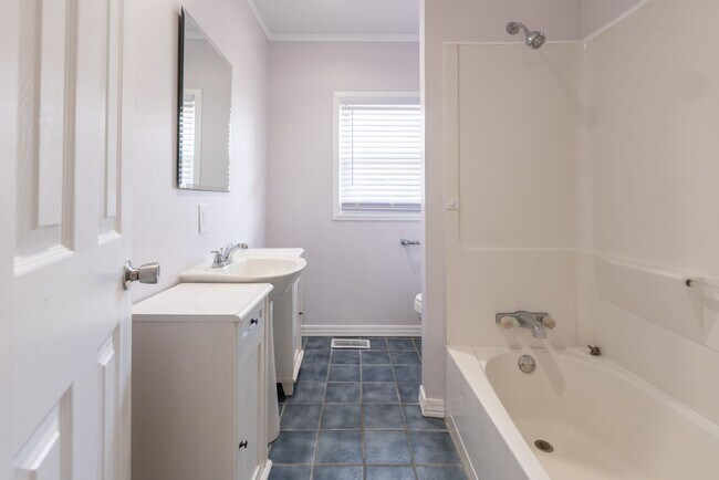 Building Photo - Available May 15!