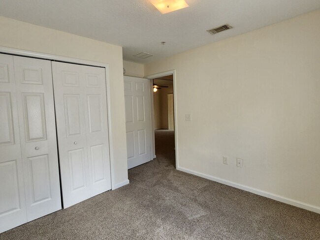 Building Photo - West Side - 3/2 Upstairs Manotak Oaks Condo