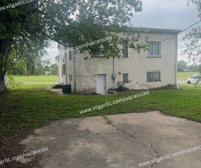 Building Photo - Newly Renovated 4 Bedroom • 2- Bathroom 3 story Home
