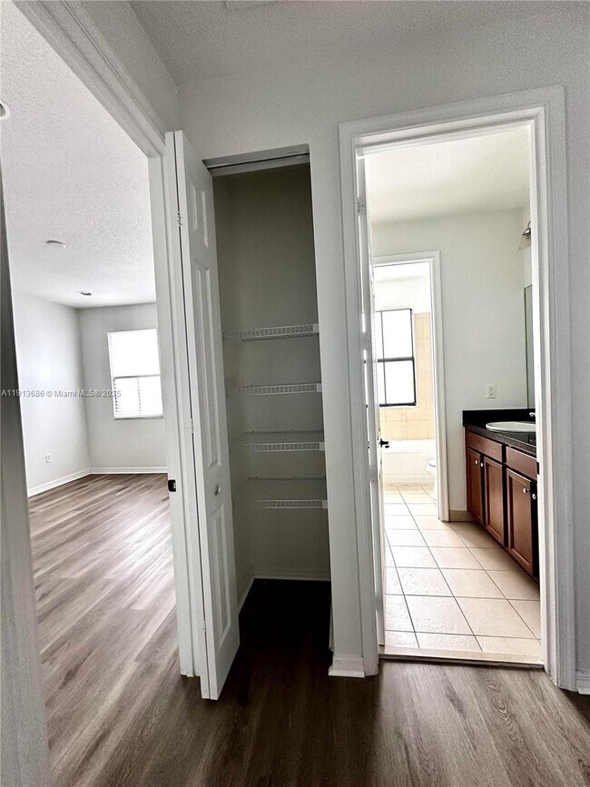 Building Photo - 5265 Beckton Rd